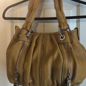 B. Makowsky shoulder bag